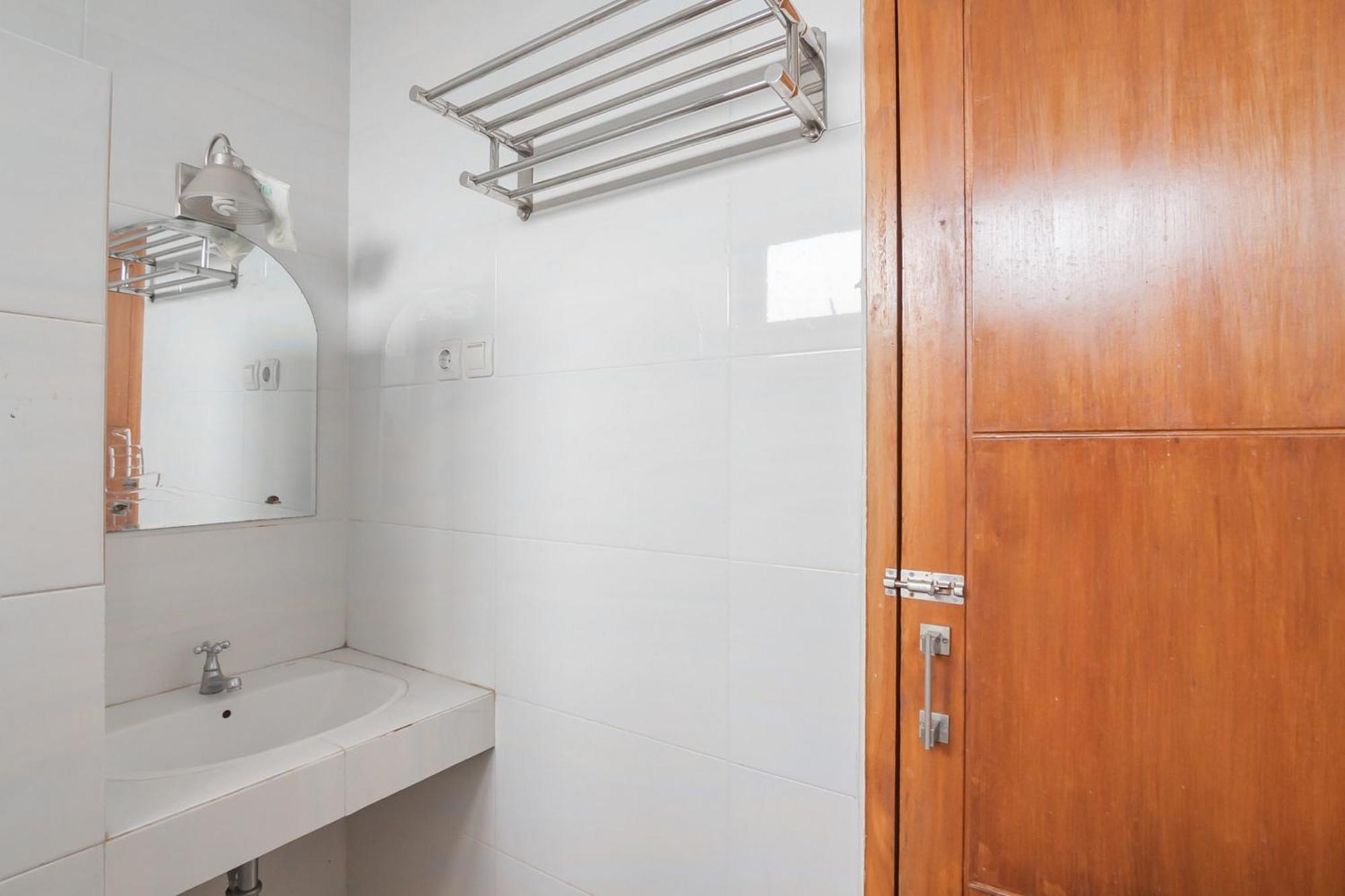 Reddoorz Near Sukabumi Station 2 Hotel Buitenkant foto
