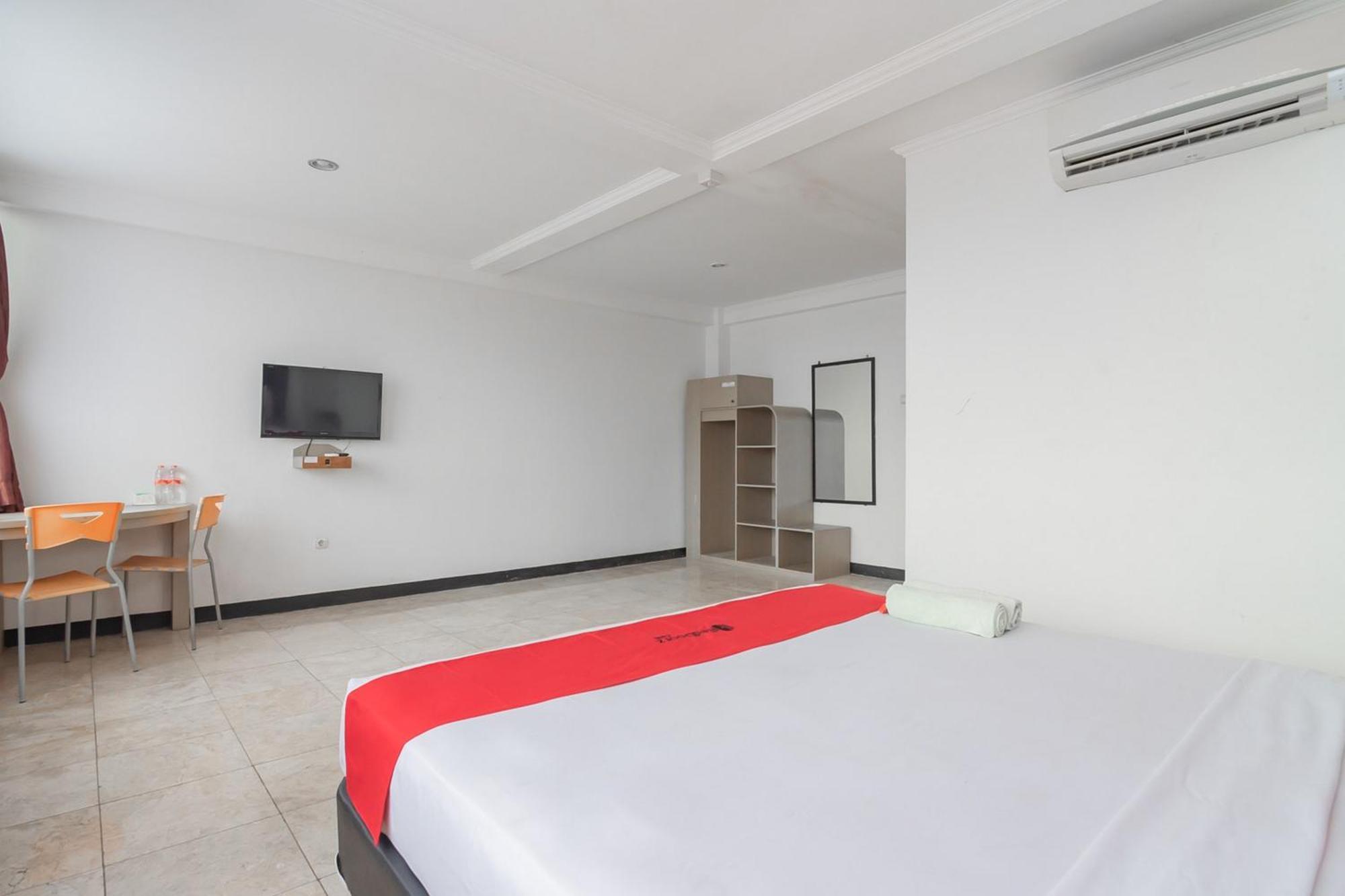 Reddoorz Near Sukabumi Station 2 Hotel Buitenkant foto