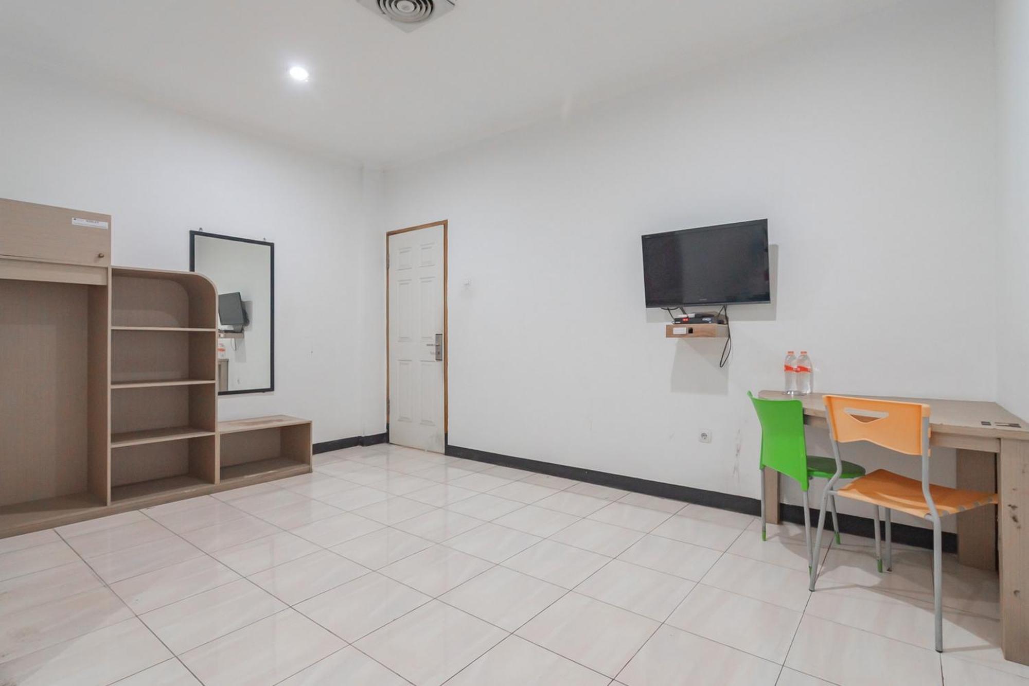 Reddoorz Near Sukabumi Station 2 Hotel Buitenkant foto