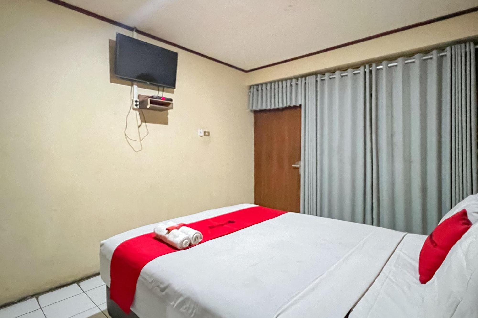Reddoorz Near Sukabumi Station 2 Hotel Buitenkant foto